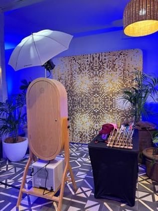 Heritage Mirror Booth