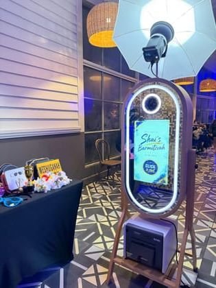 Heritage Mirror Booth